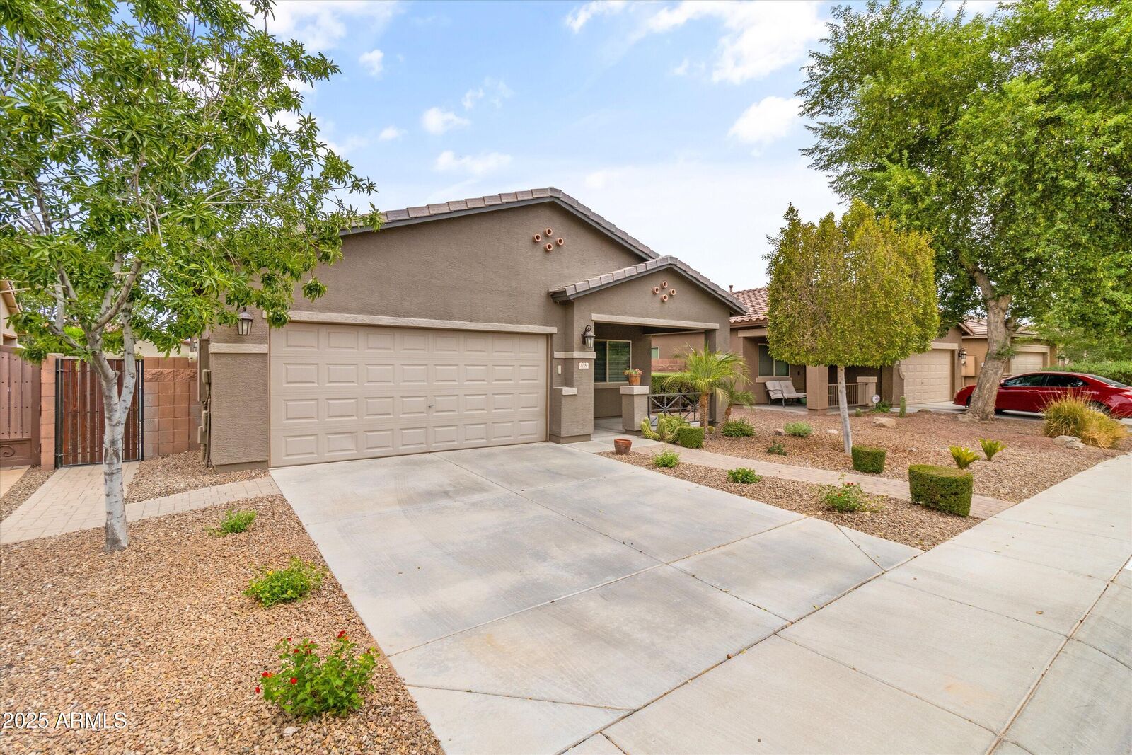 Property Photo: 838 W Basswood Avenue AZ 85140