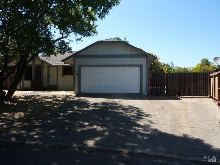 Property Photo: 660 Tahoe Court CA 95482