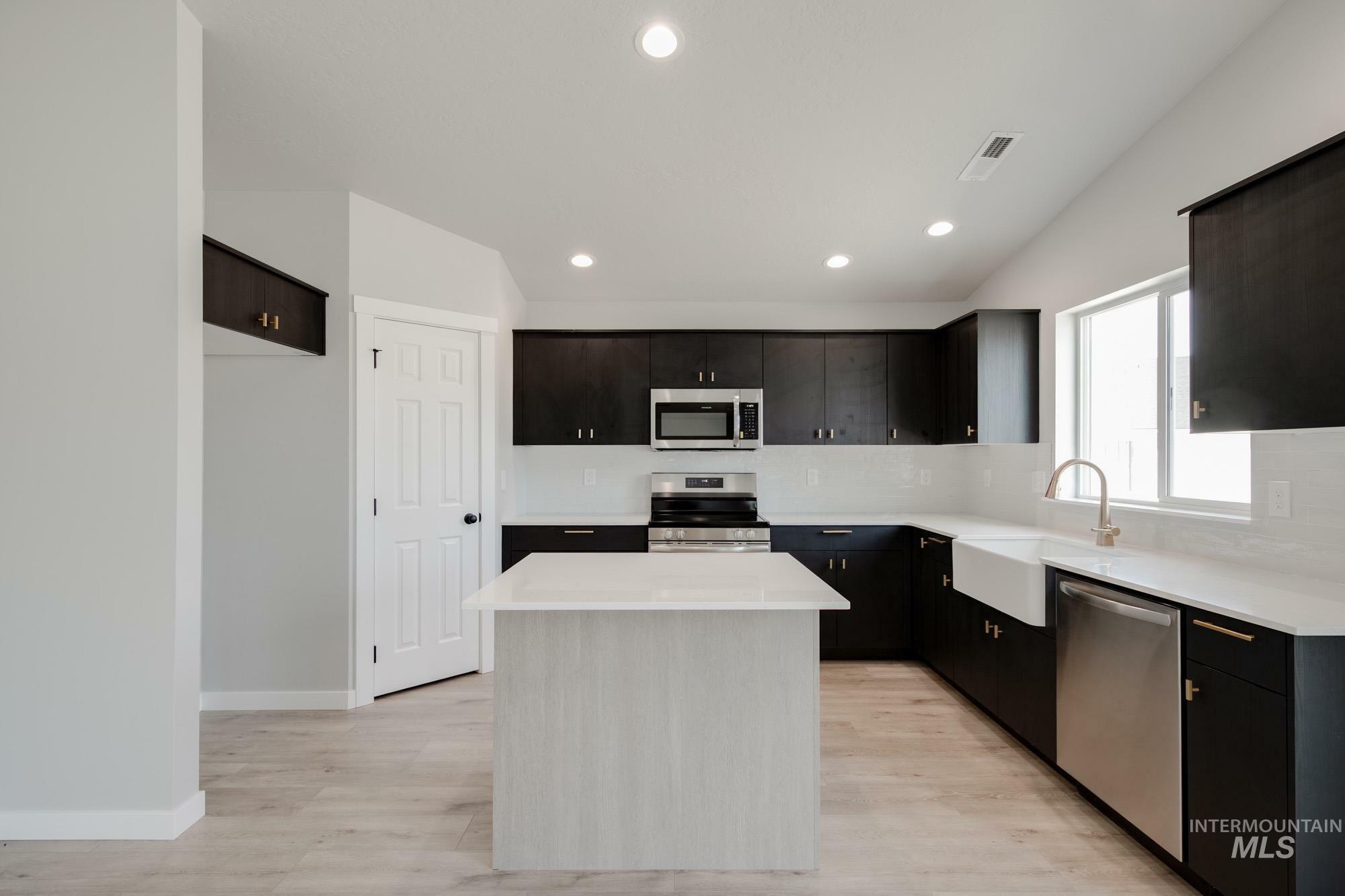 Property Photo:  1104 W Bass River Dr  ID 83642 