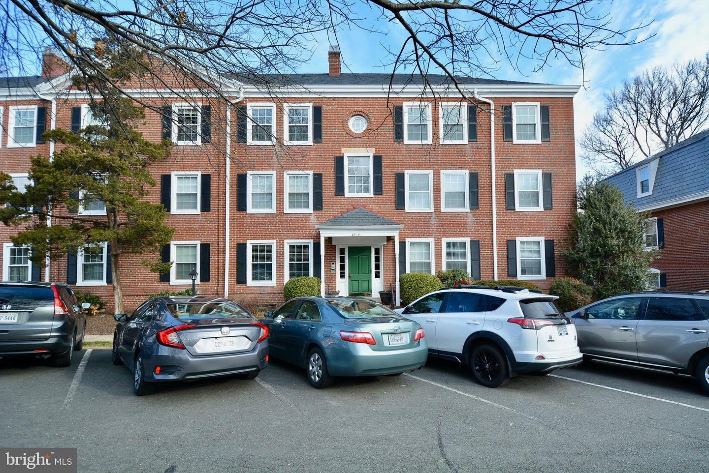Property Photo: 4815 31st Street S B2 VA 22206