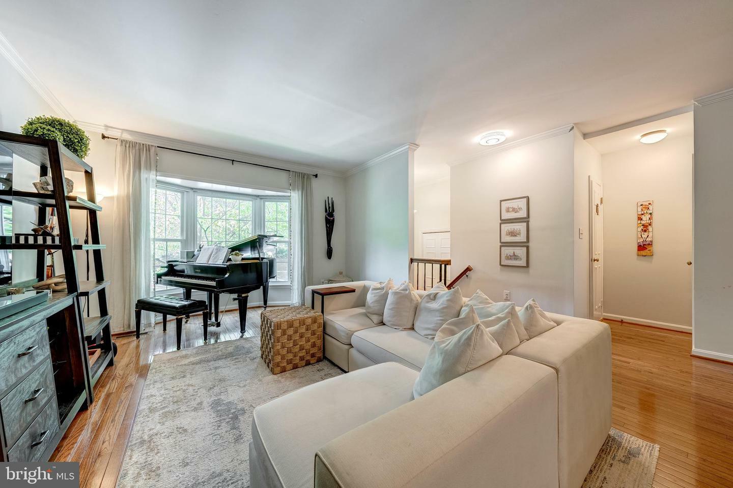 Property Photo: 9312 Silver Mill Place VA 22031