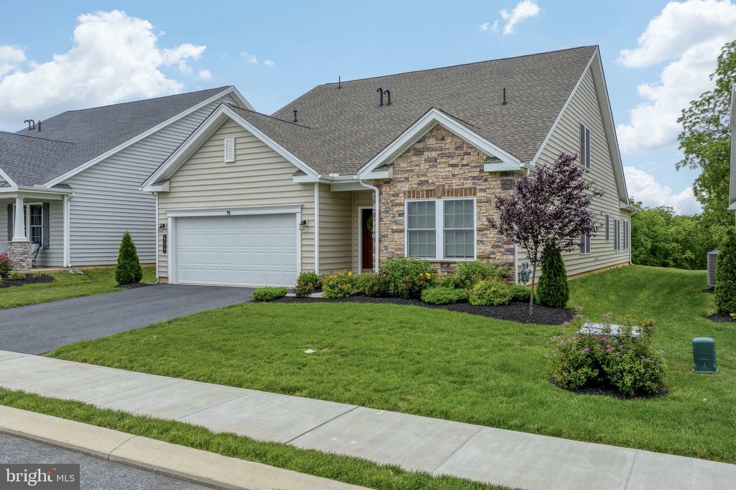 Property Photo: 959 Founders Way PA 17520