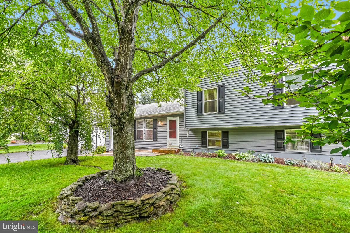 Property Photo: 111 Sue Ann Court VA 20164
