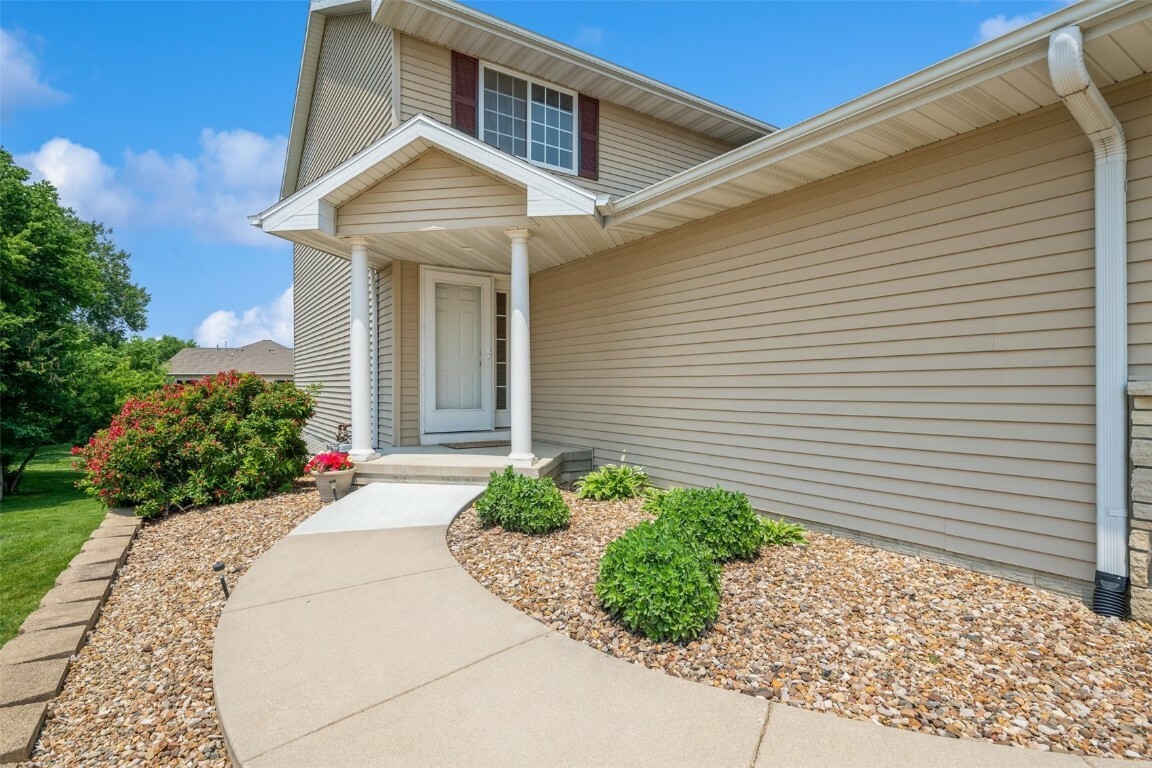 Property Photo: 3516 Stoneview Circle IA 52404