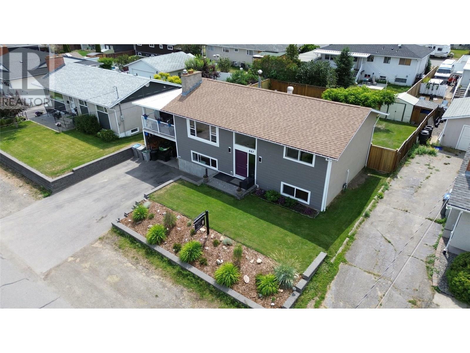 Property Photo: 667 Cumberland Avenue BC V2B 1Z1