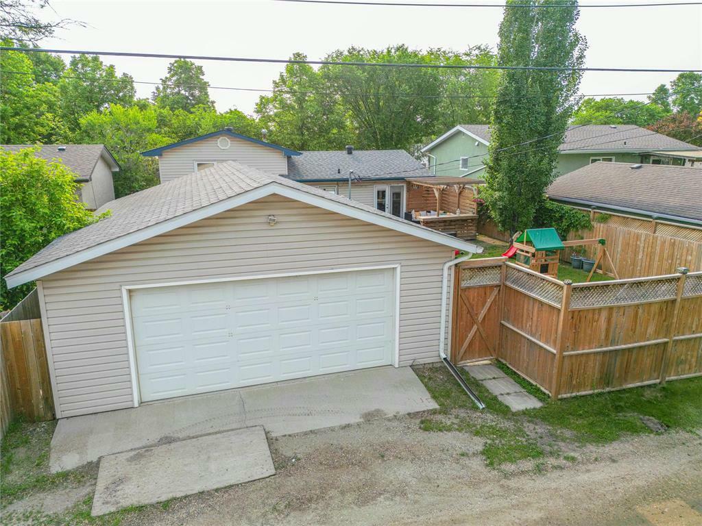 Property Photo: 45 Buttercup Bay MB R7B 1G2