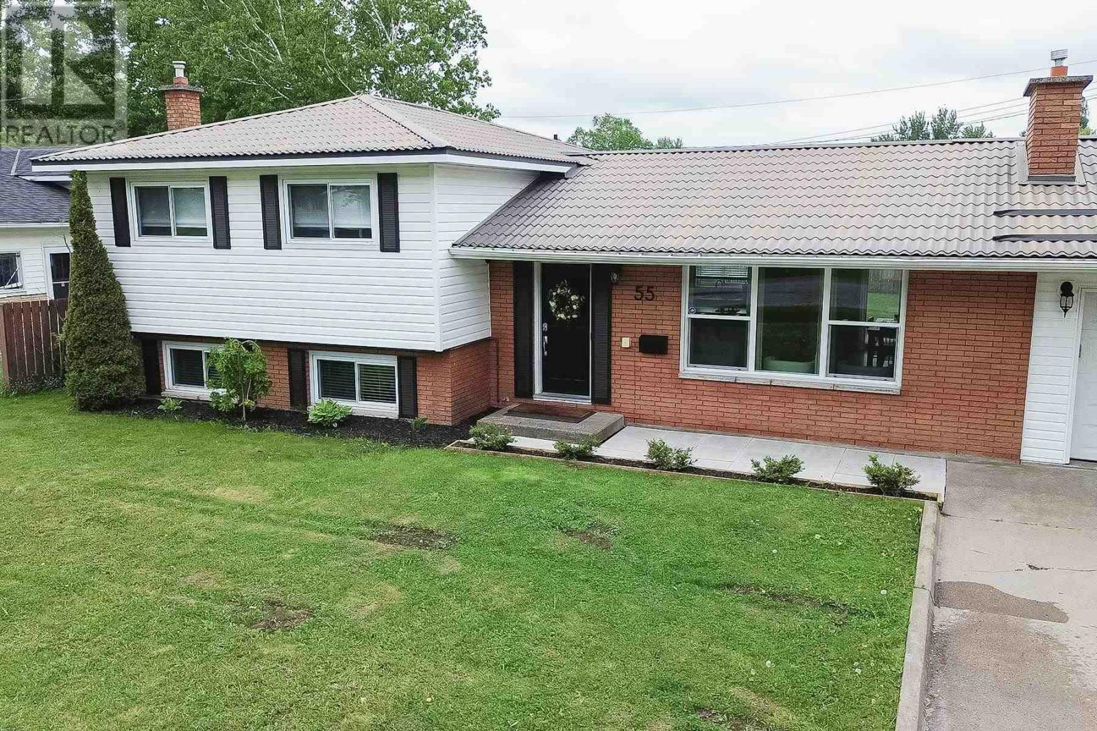 Photo de la propriété: 55 Pelican Dr ON P6B 3Z5