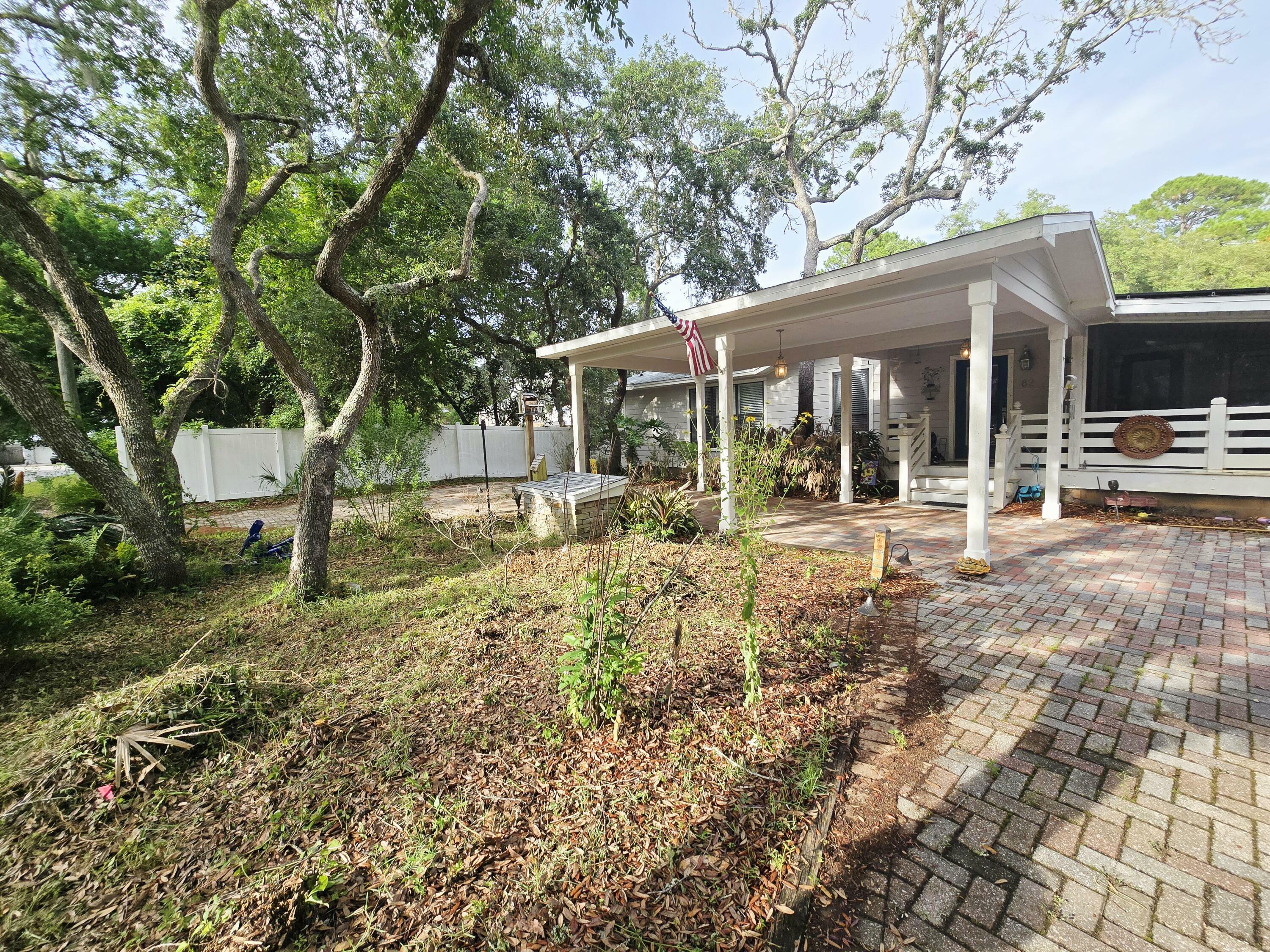Property Photo:  82 Palmetto Street  FL 32459 