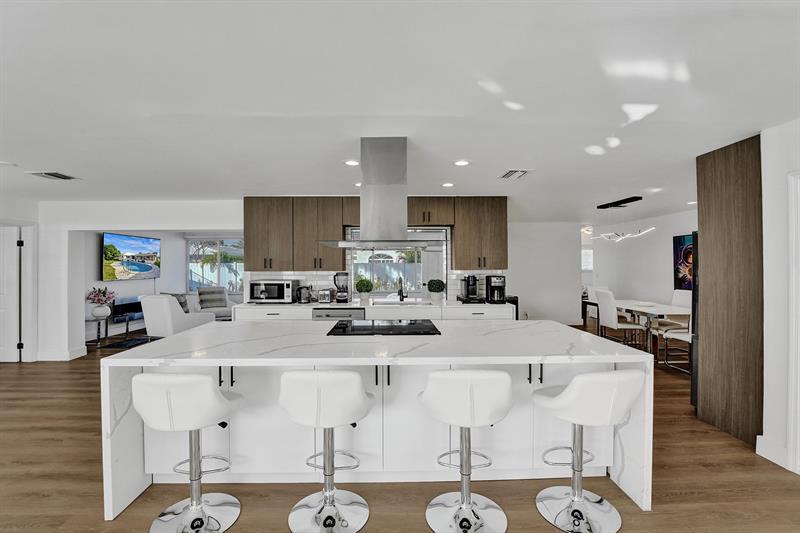 Property Photo:  4751 NE 29th Ave  FL 33308 