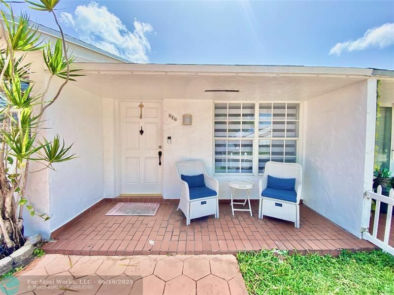 Property Photo: 416 SW 96th Ct FL 33174
