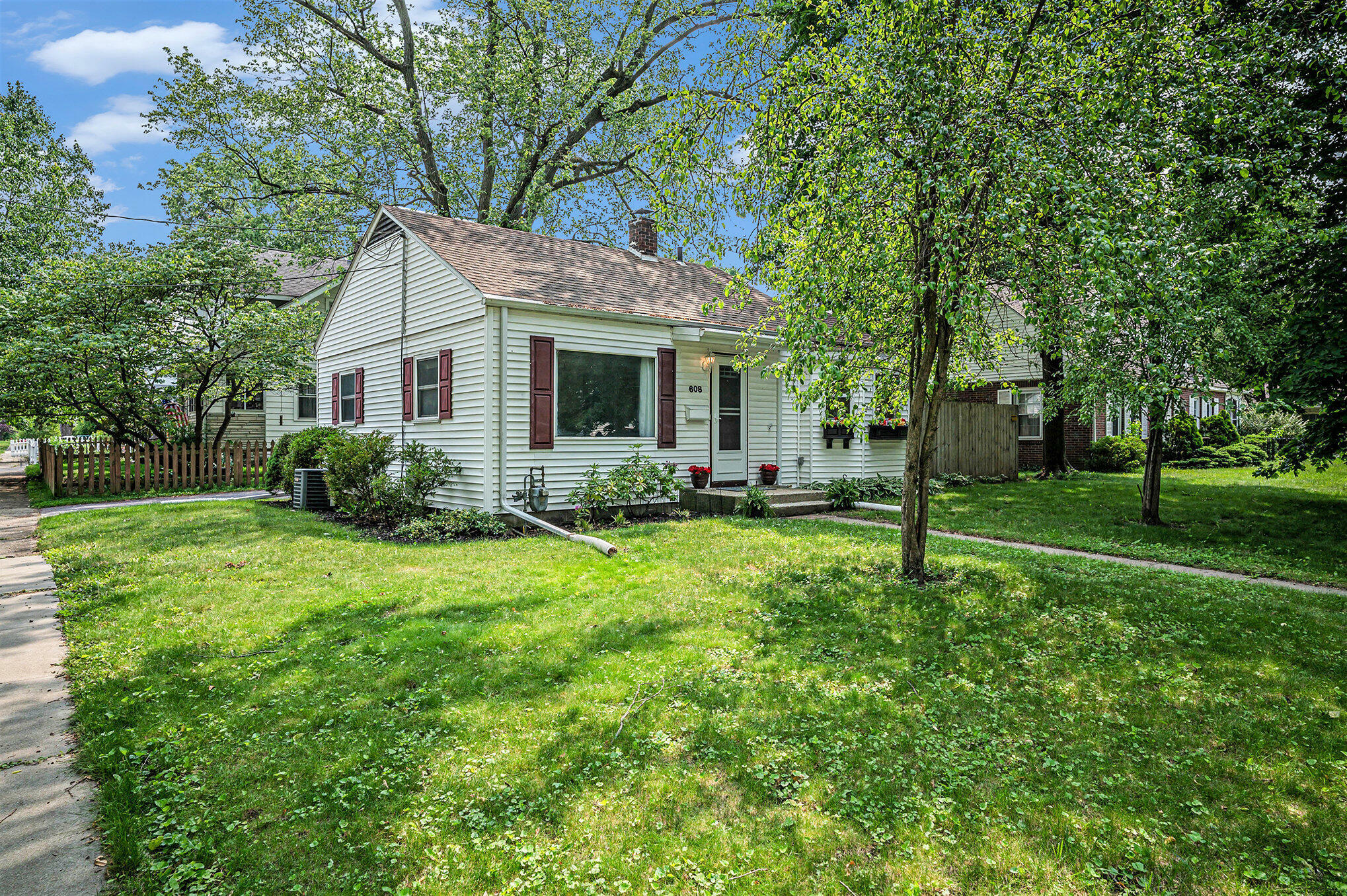 Property Photo: 608 Oak Street IN 46383
