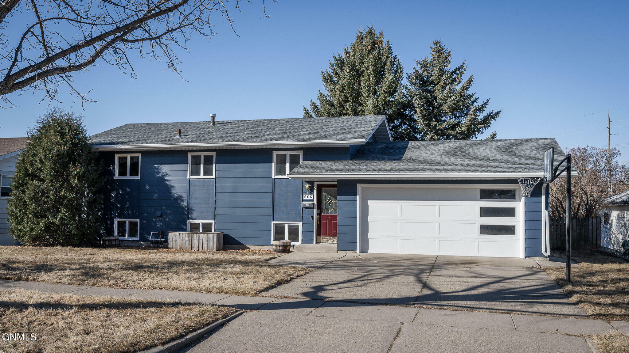 Property Photo: 606 27th Street N ND 58501