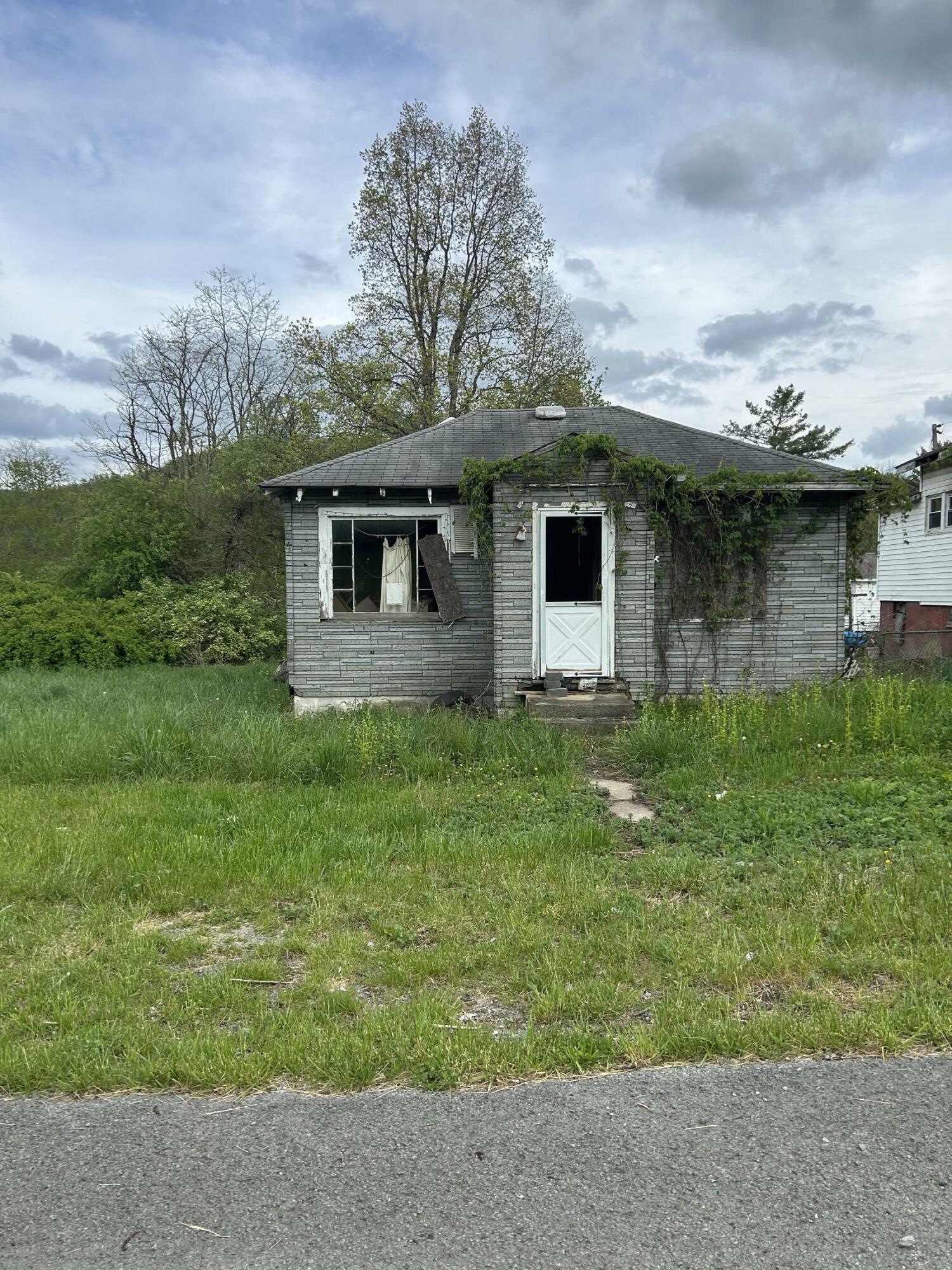 Property Photo: 150 George St WV 25981
