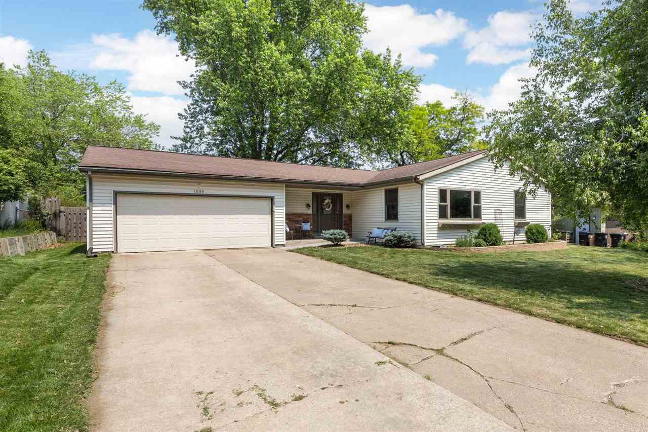 Property Photo: 1009 19th Ave IA 52241
