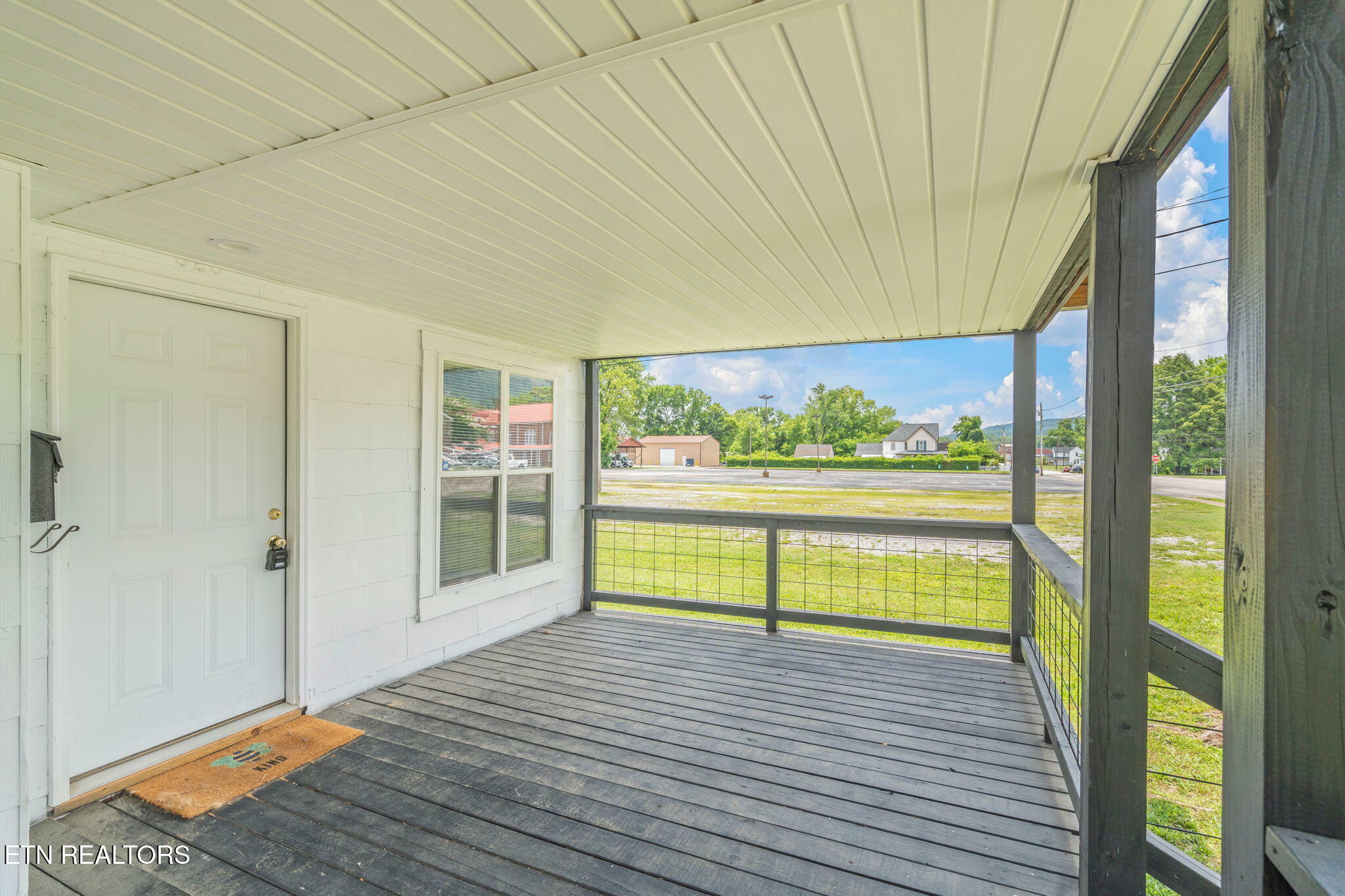 Property Photo: 328 N Chamberlain Ave TN 37854