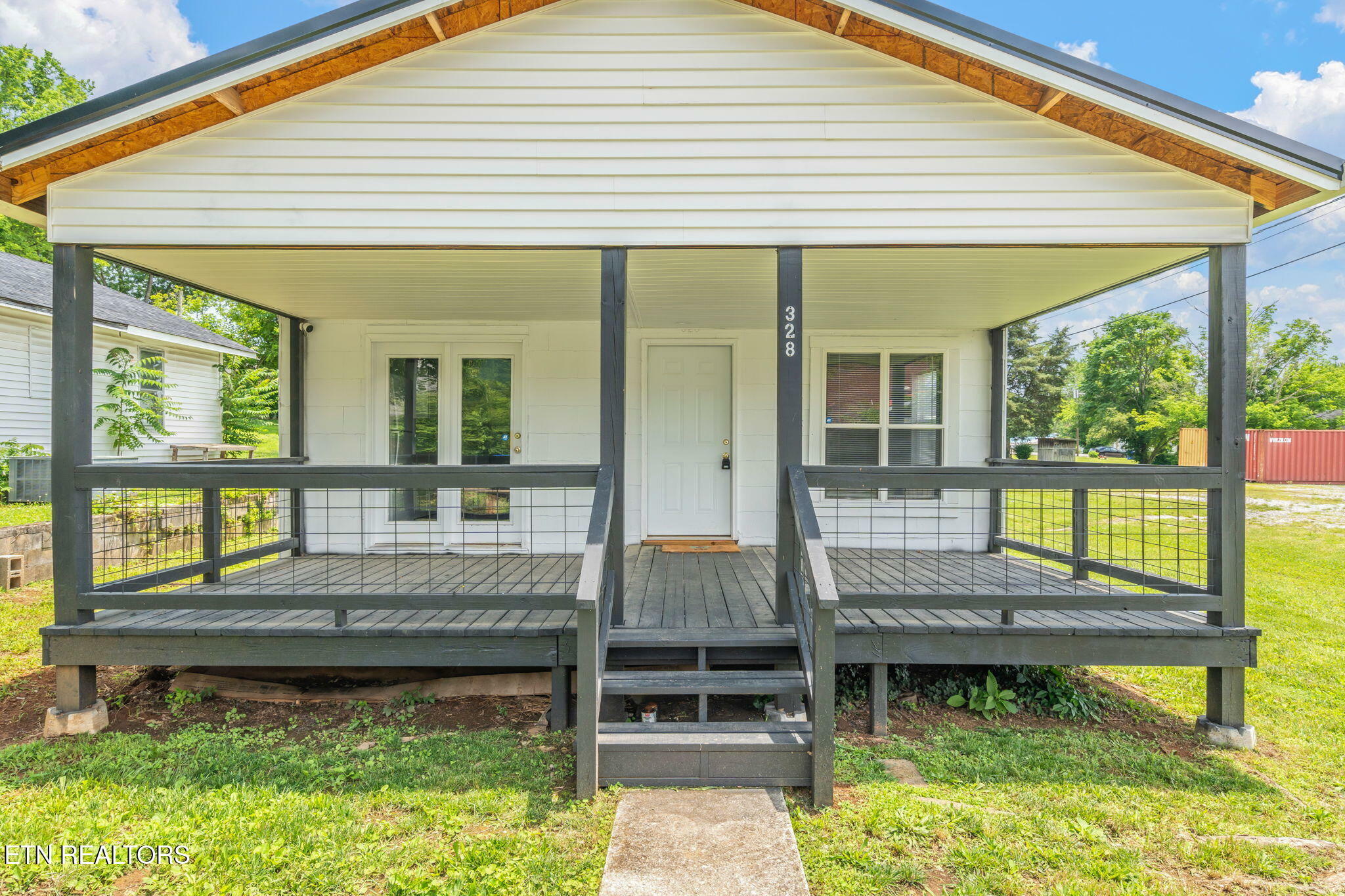 Property Photo:  328 N Chamberlain Ave  TN 37854 