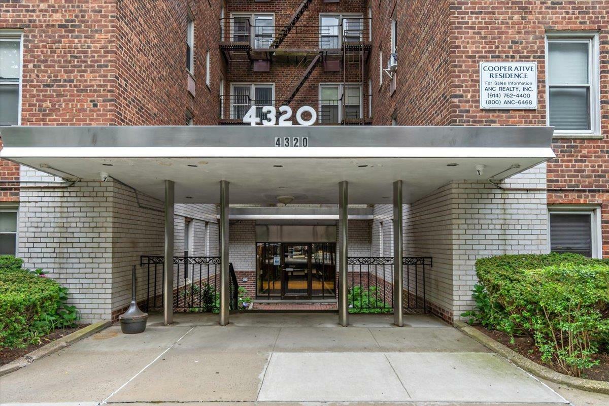 Property Photo: 4320 E Van Cortlandt Park E 5E NY 10470