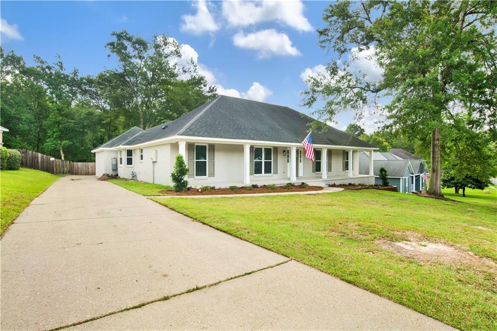 Property Photo: 1115 Newbury Lane W AL 36695