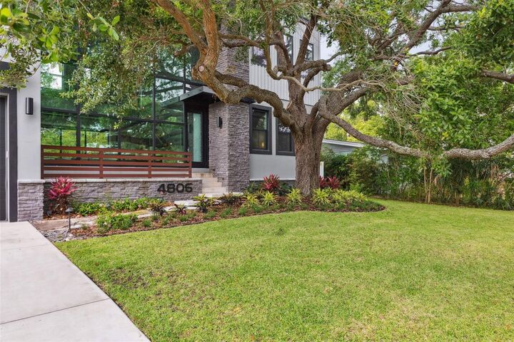 Property Photo:  4806 W Euclid Avenue  FL 33629