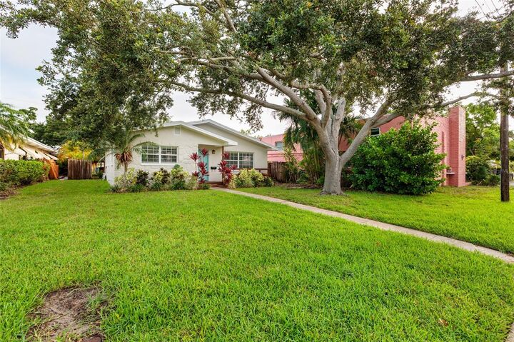 Property Photo: 121 28th Avenue N FL 33704