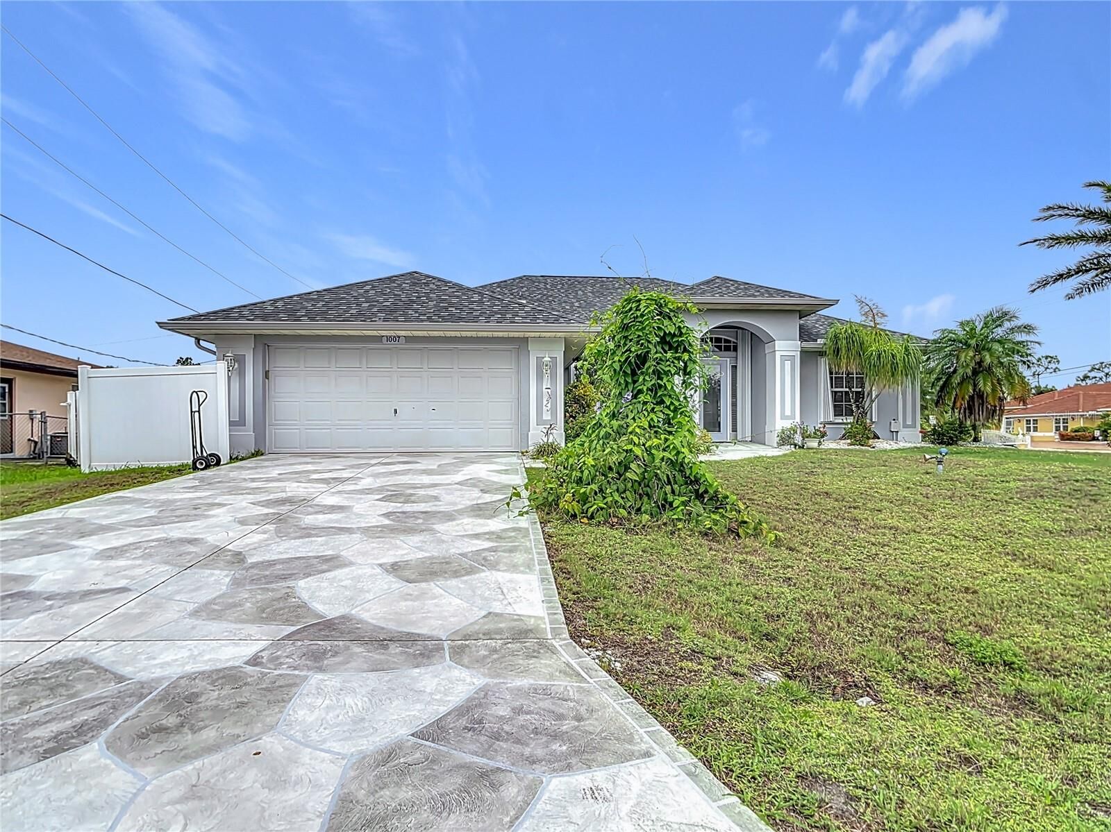 Property Photo:  1007 Comstock Street  FL 33952 