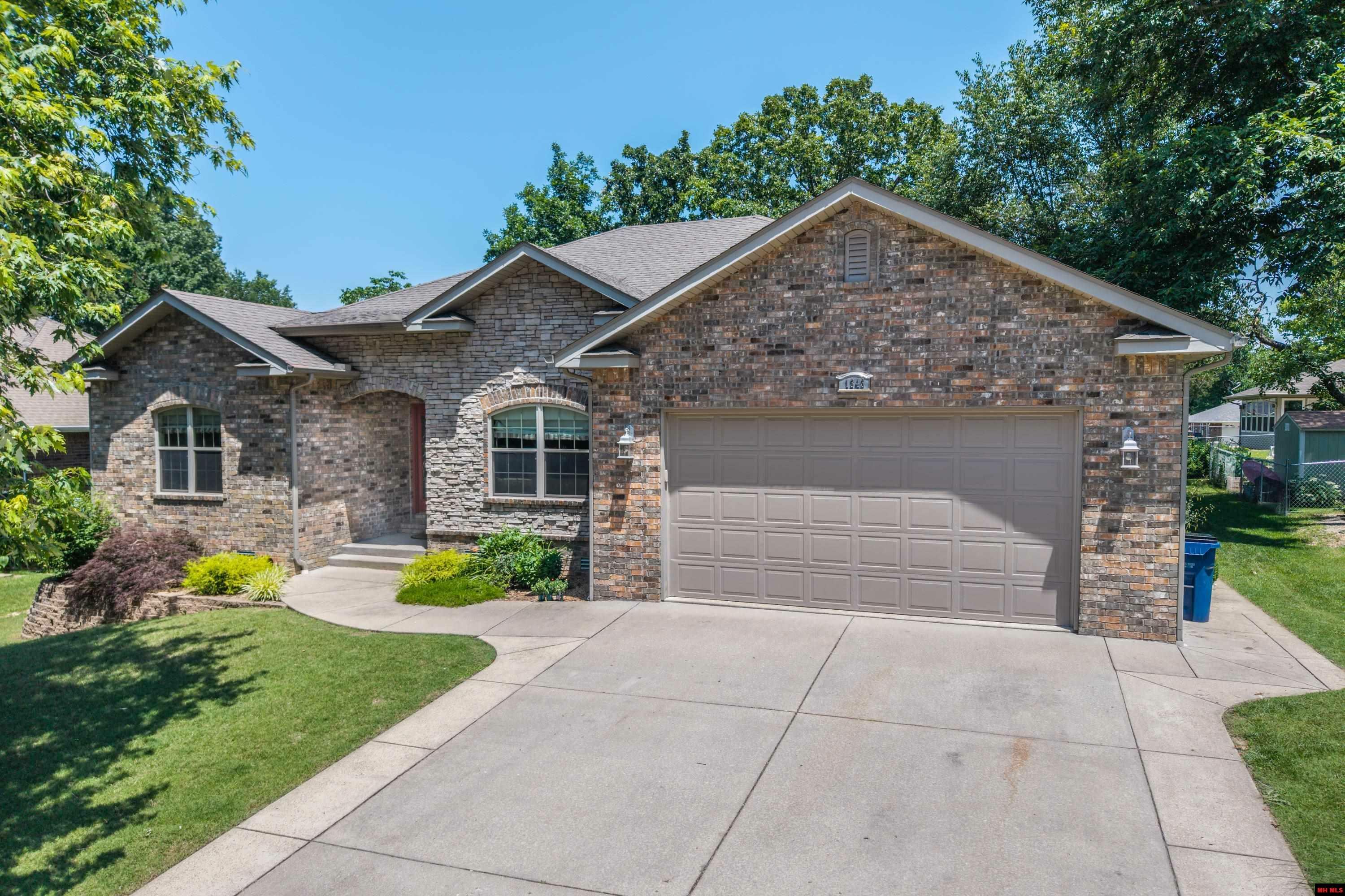 Property Photo: 1343 Hampshire Circle AR 72653