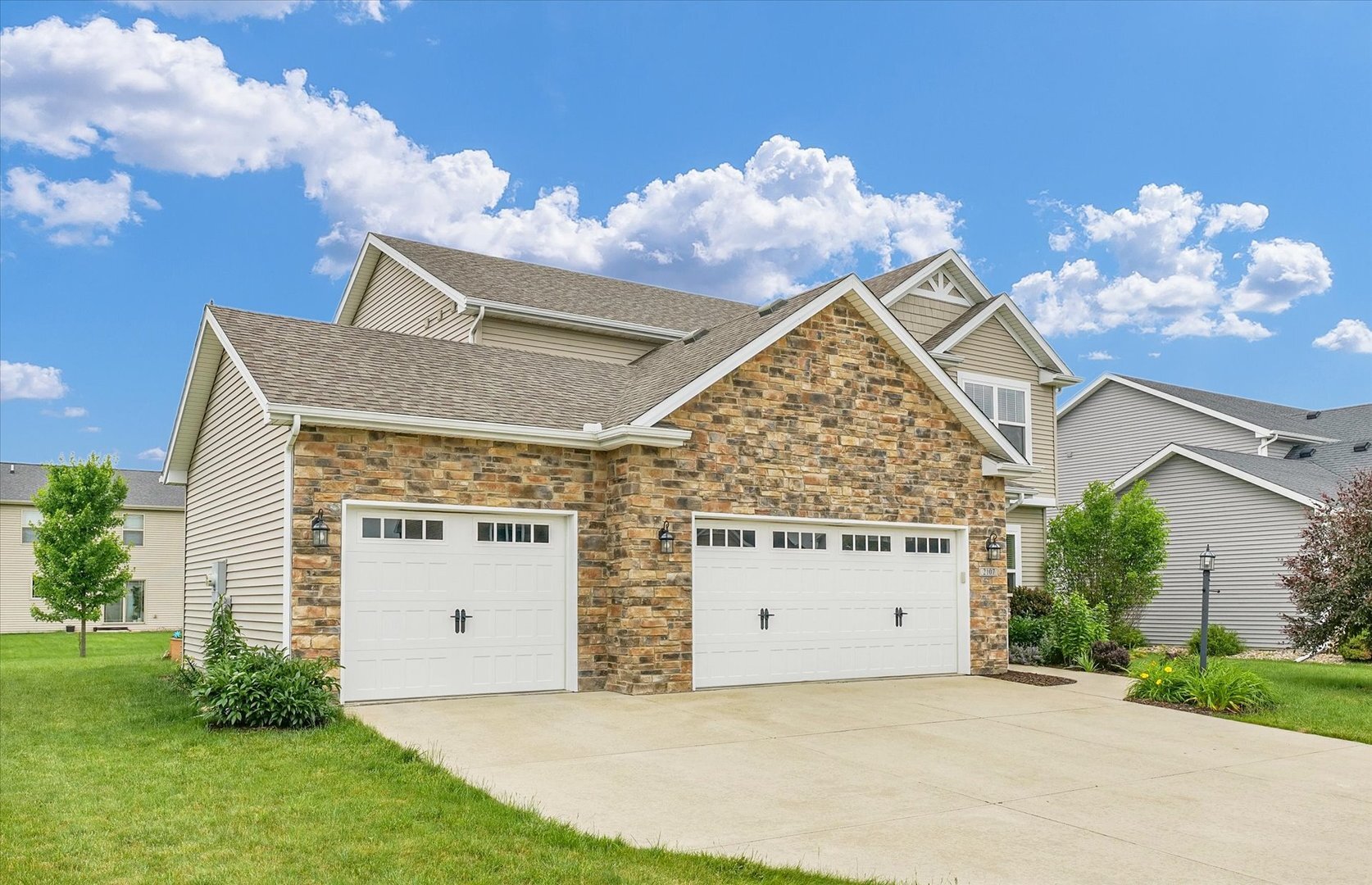 Property Photo: 2107 Max Run Drive E IL 61822