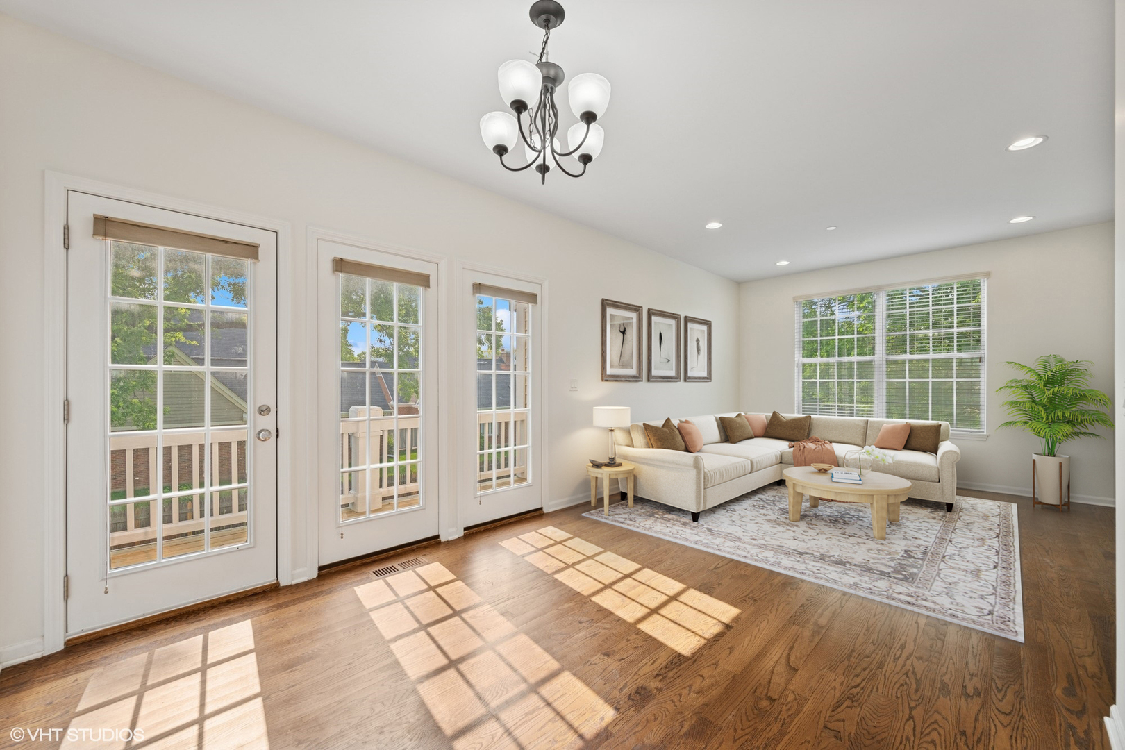 Property Photo: 1529 E Arbor Lane IL 60004