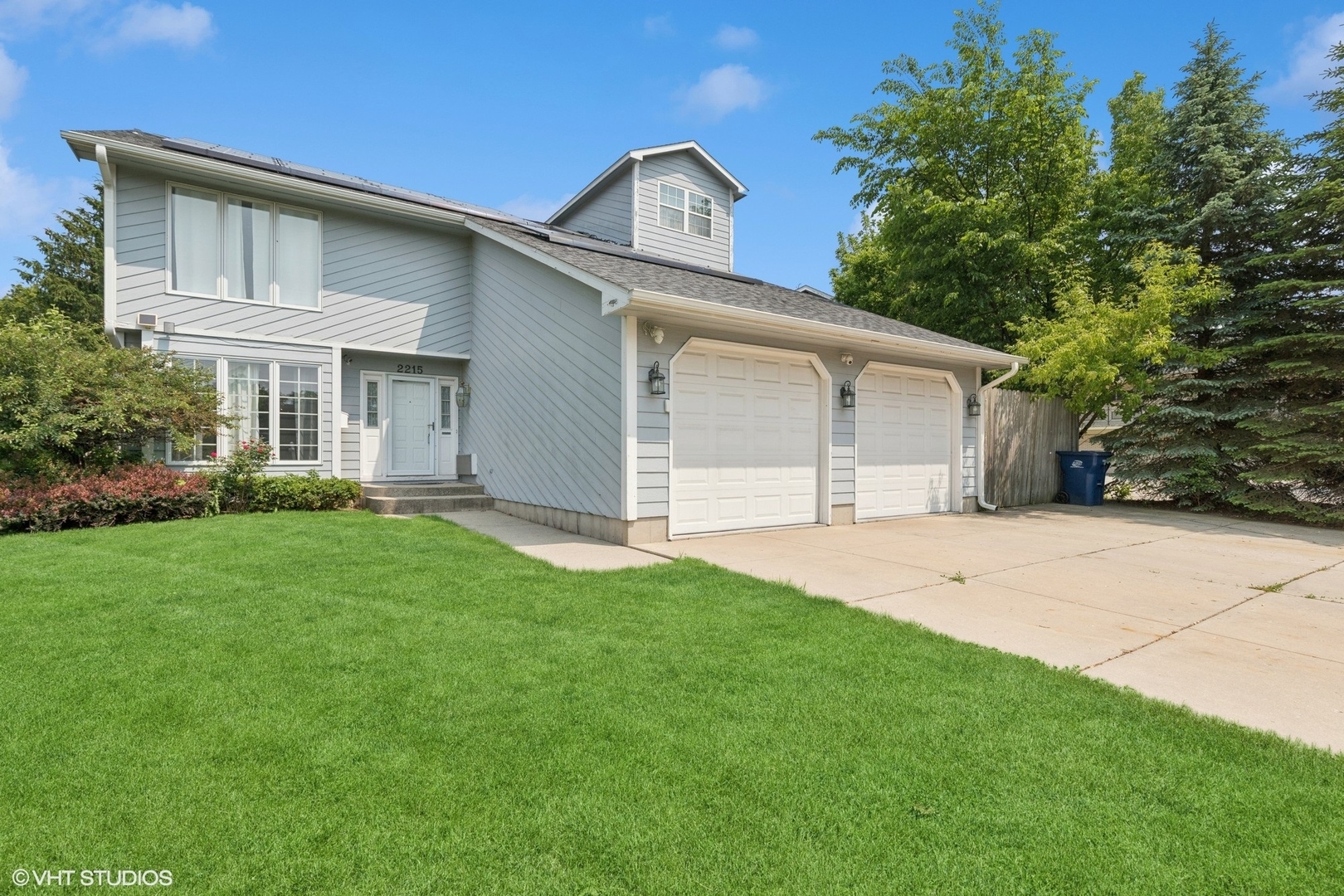 Property Photo: 2215 Yeoman Street IL 60087