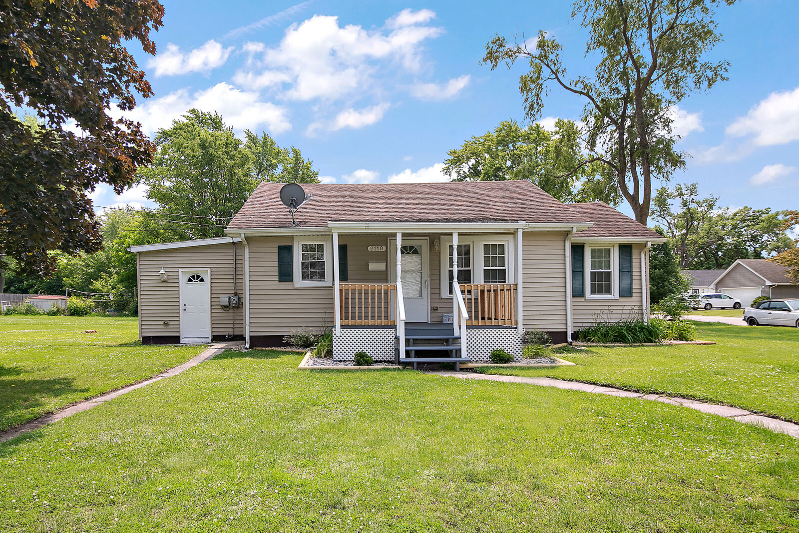 Property Photo: 2110 E Erzinger Street IL 60901