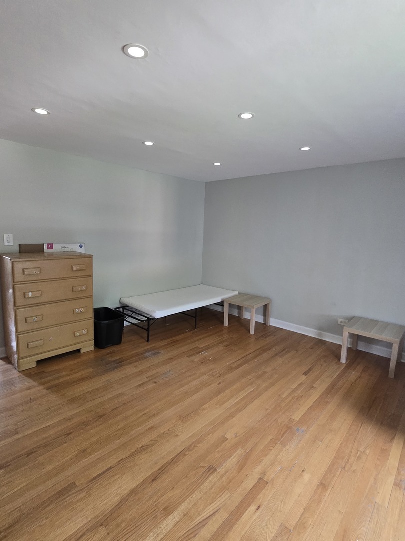 Property Photo: 6106 N Damen Avenue 1D IL 60659