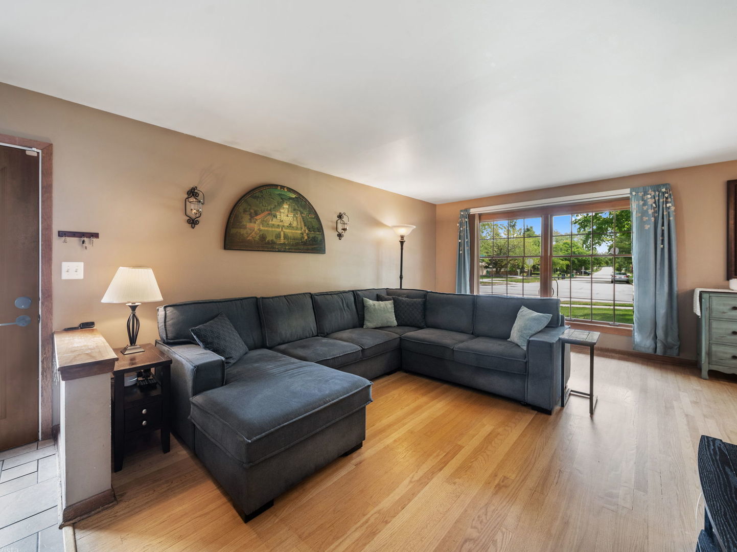 Property Photo:  390 N Grace Street  IL 60148 