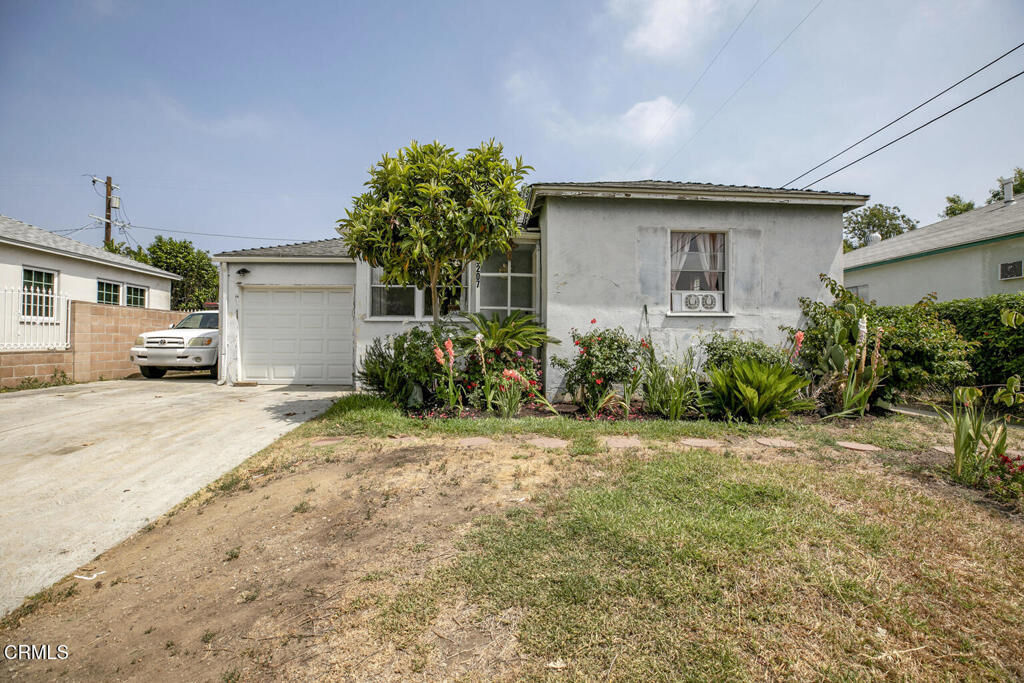 Property Photo: 15207 Lorne Street CA 91402