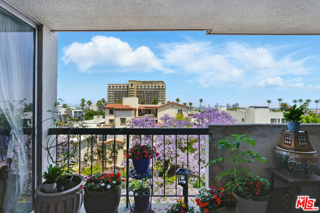 321 N Oakhurst Drive 606  Beverly Hills CA 90210 photo