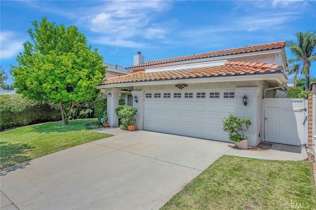 Property Photo: 10251 Glade Avenue CA 91311