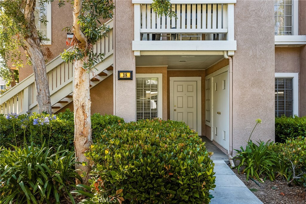 Property Photo: 38 Woodleaf CA 92614