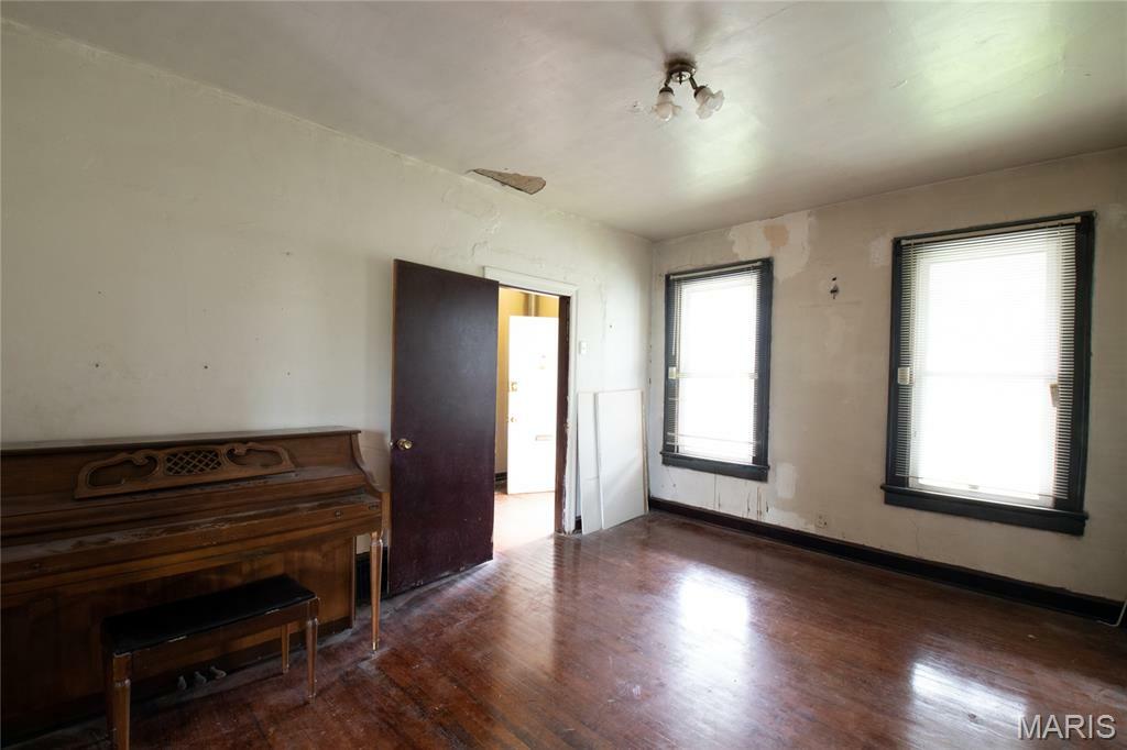 Property Photo: 4743 Beacon Avenue MO 63120