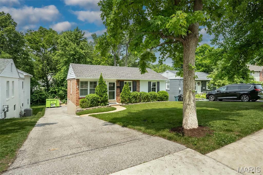 Property Photo: 431 Quan Avenue MO 63122