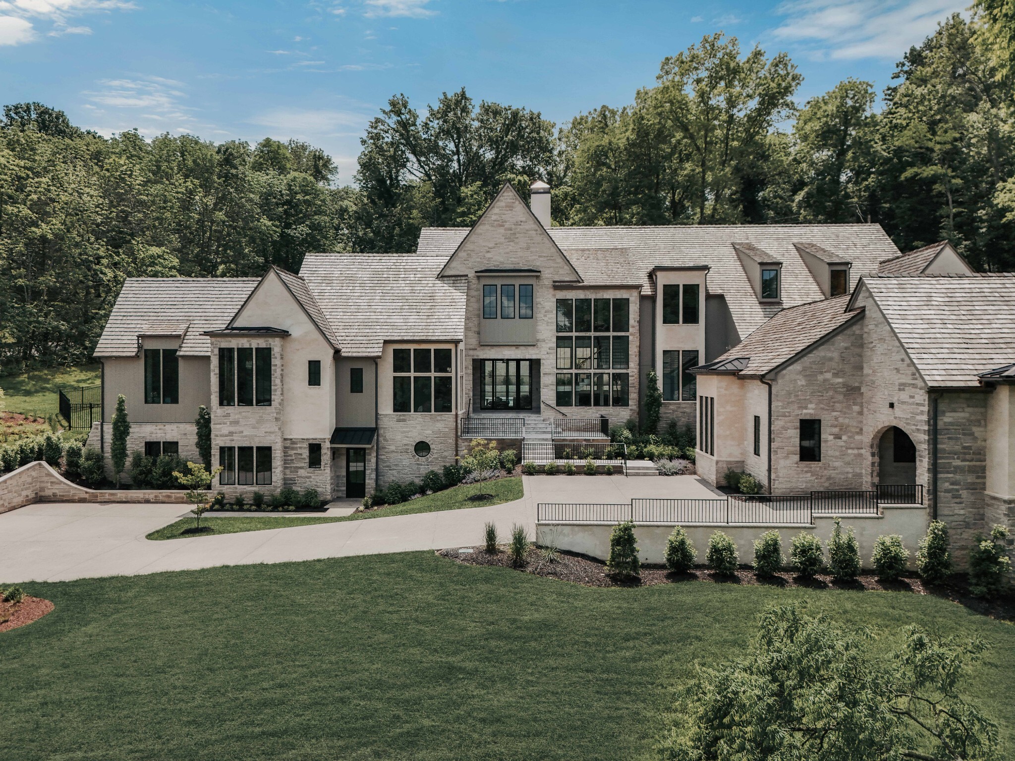 235 Robin Hill Rd  Nashville TN 37205 photo