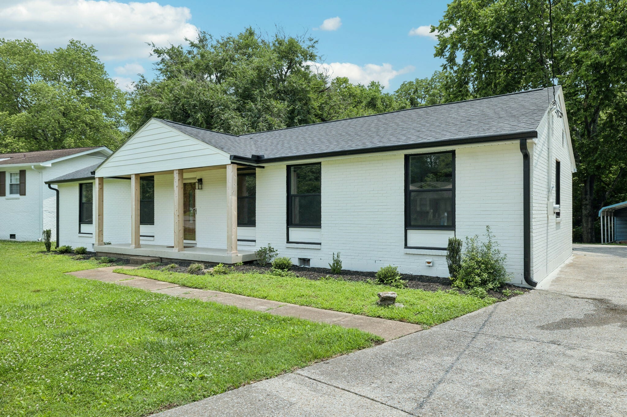Property Photo: 4822 Milner Dr TN 37211