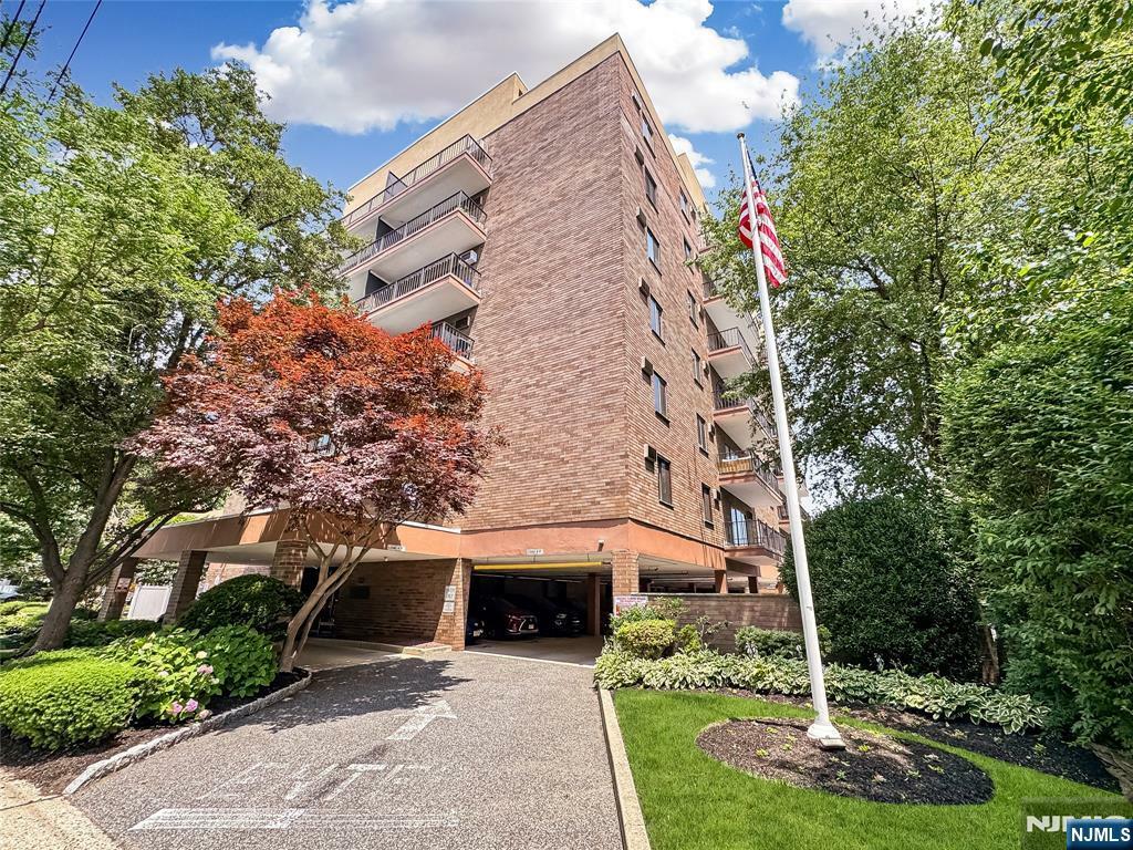 Property Photo: 140 Euclid Avenue 5B NJ 07601