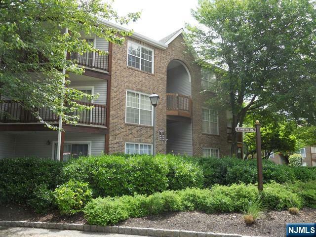 Property Photo:  233 Village Circle Drive  NJ 07024 