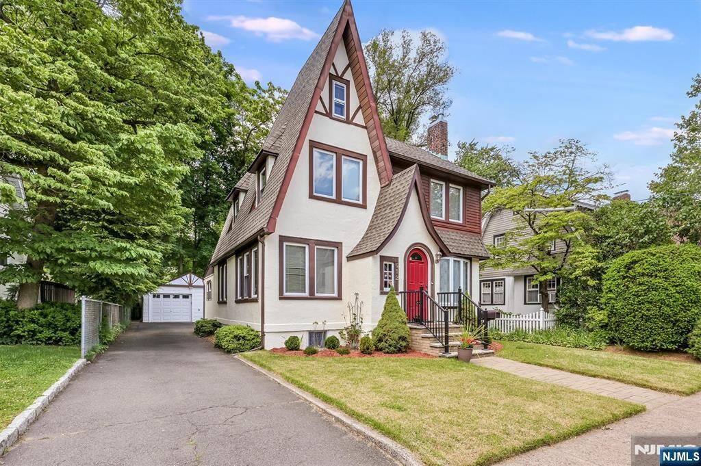 Property Photo:  612 Cooper Avenue  NJ 07649 