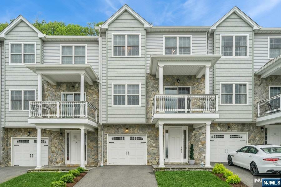 55 Halina Lane  Butler Borough NJ 07405 photo