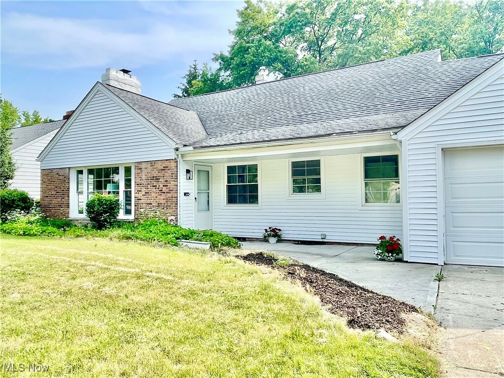 Property Photo: 1036 Hereford Road OH 44112
