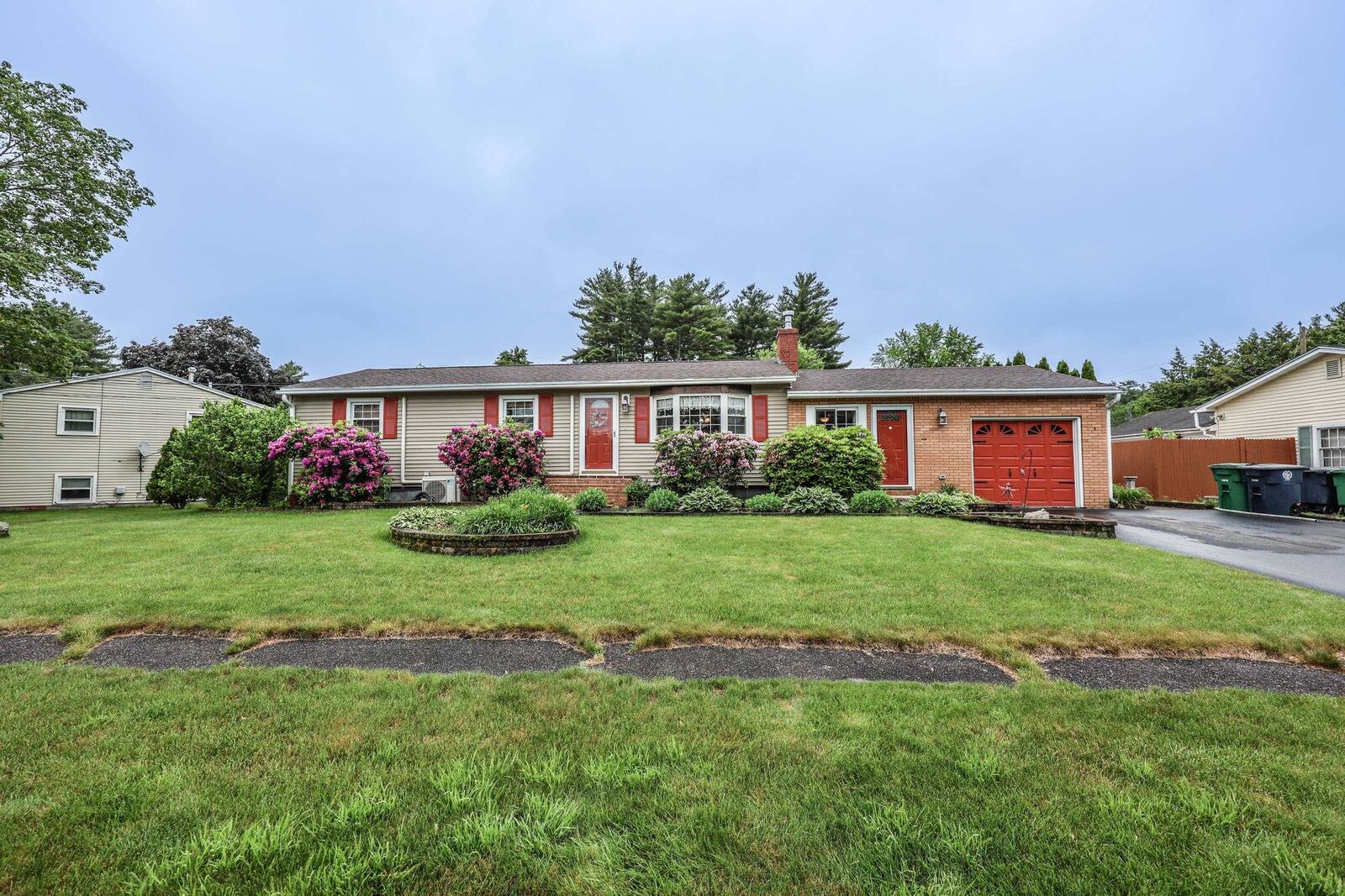 Property Photo:  14 Bramble Drive  NH 03062-3106 