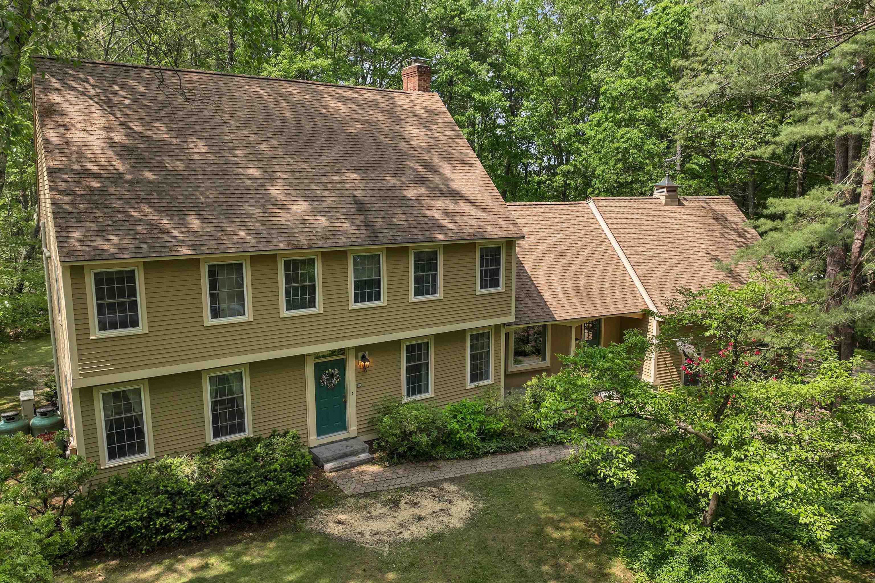 Property Photo: 32 Holton Circle NH 03053