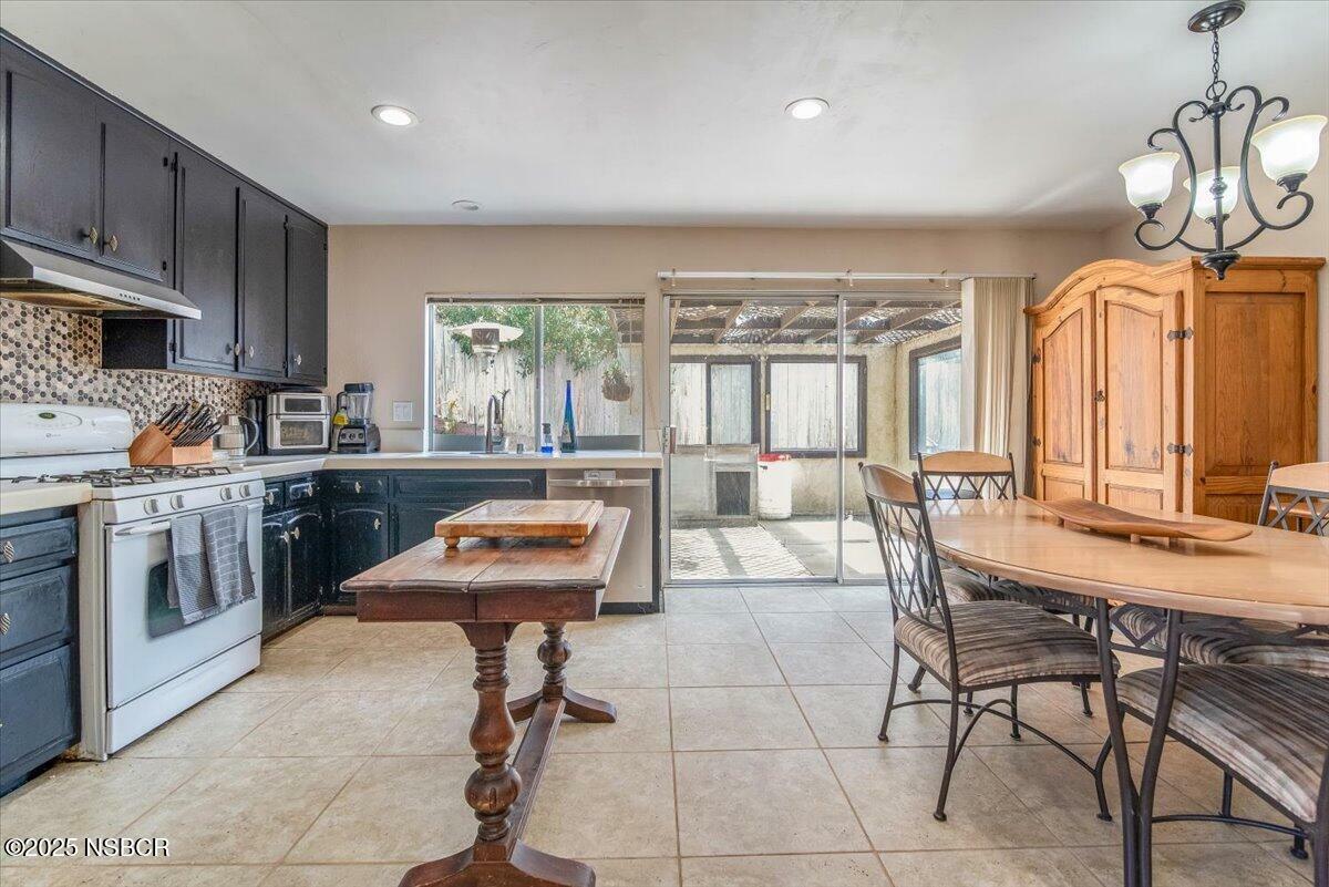 Property Photo: 1116 E Hickory Avenue CA 93436