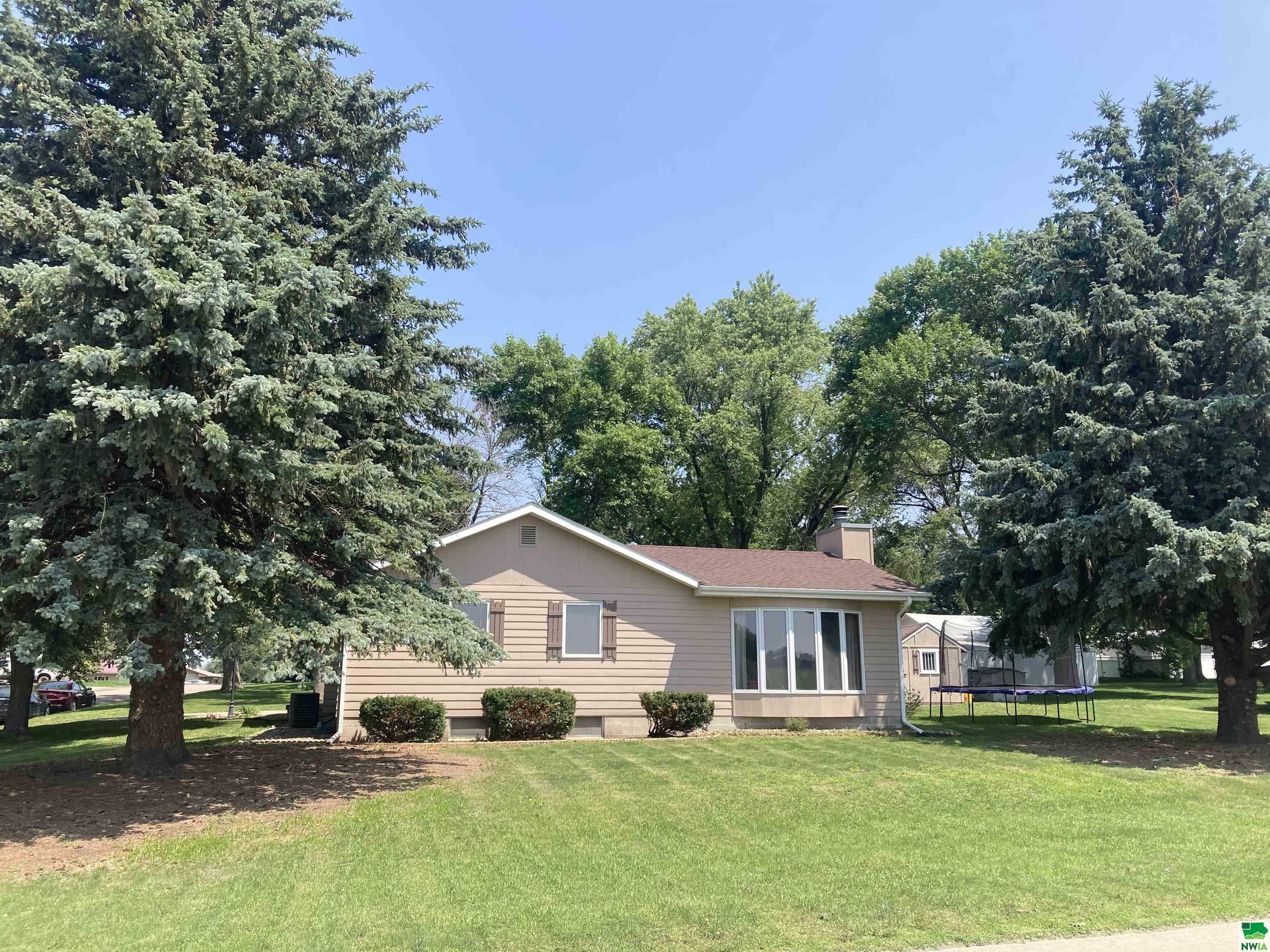 Property Photo: 650 S 7th St IA 51001