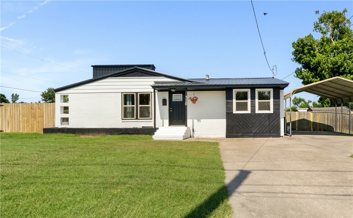 Property Photo: 520 S 13th Street AR 72758